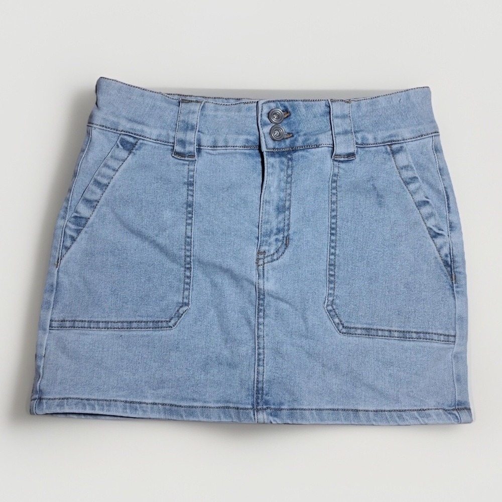 Celebrity Pink Light Wash Denim Mini Skirt Size 3/26 Blue Double Button Pockets
